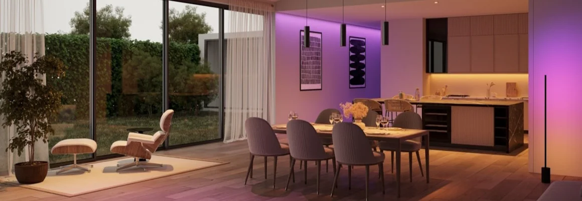 Modern eingerichtetes Esszimmer mit Blick in den Garten